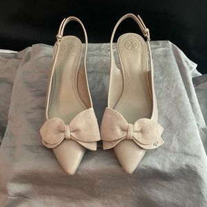 Tory Burch Kitten Heel Tan with bow size 6.5